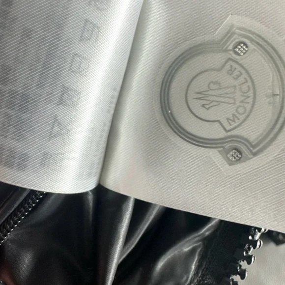 Moncler Maya 70 Jacket in Black – Down Jacket - Picture 5 of 5